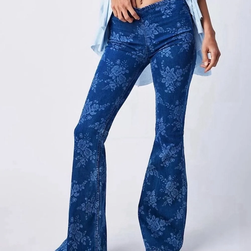 NWT Free people penny floral pull on flare jean - Picture 3 of 9
